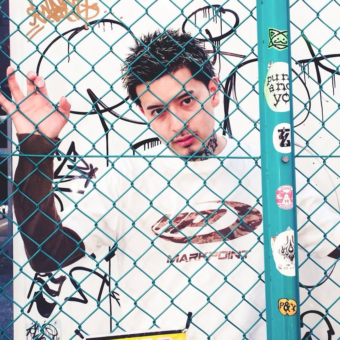 理容師佐藤恭介がこちらをみている画像